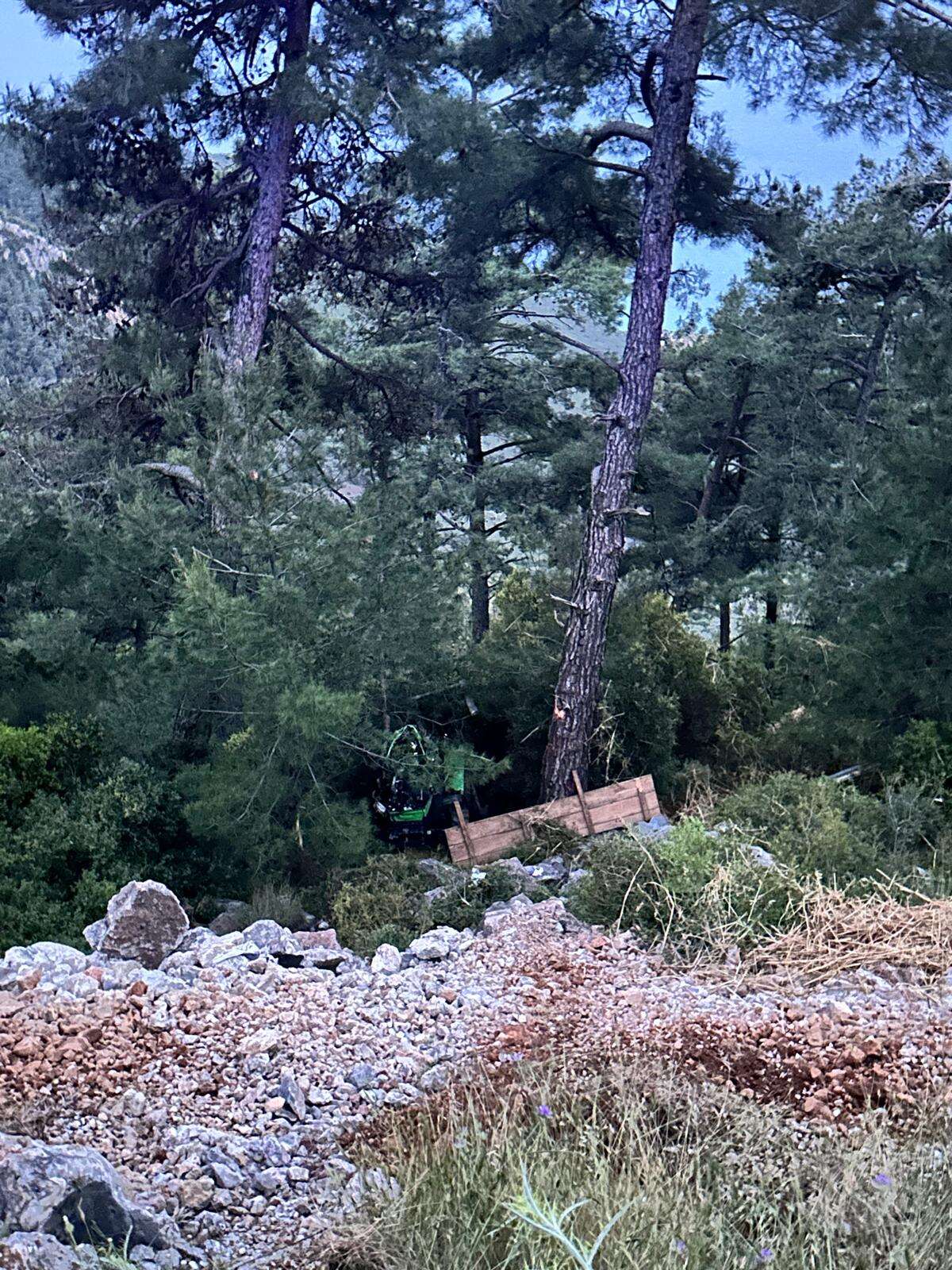 Muğla'da Traktör Uçuruma Uçtu, Yaralılar Var 1